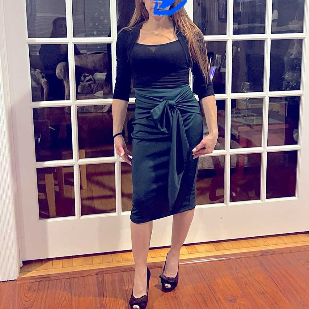 Cute pencil skirt with a bow